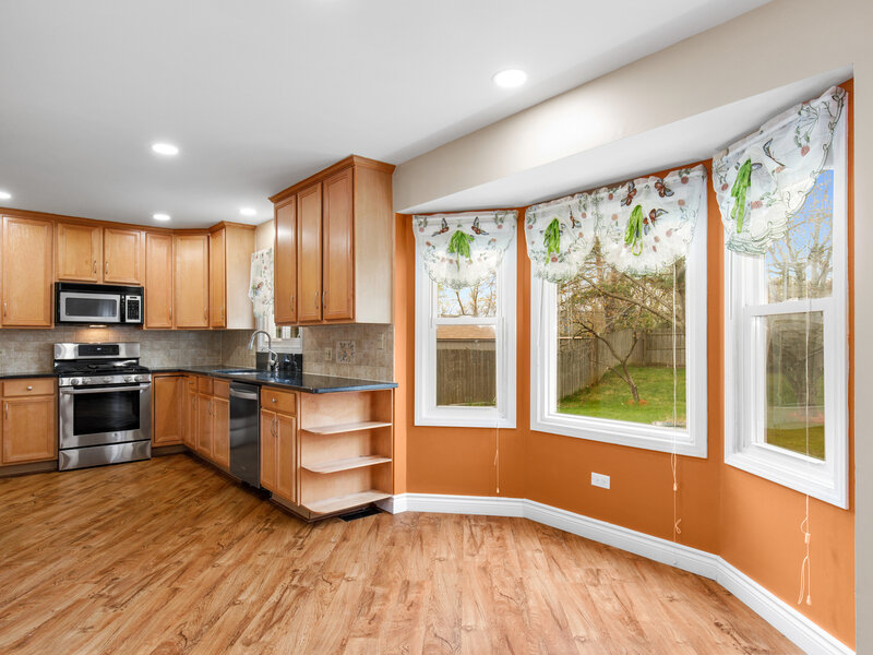 232 Saratoga Court Gurnee IL 60031
