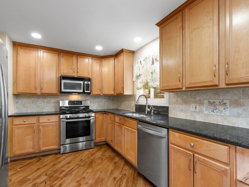 232 Saratoga Court Gurnee IL 60031