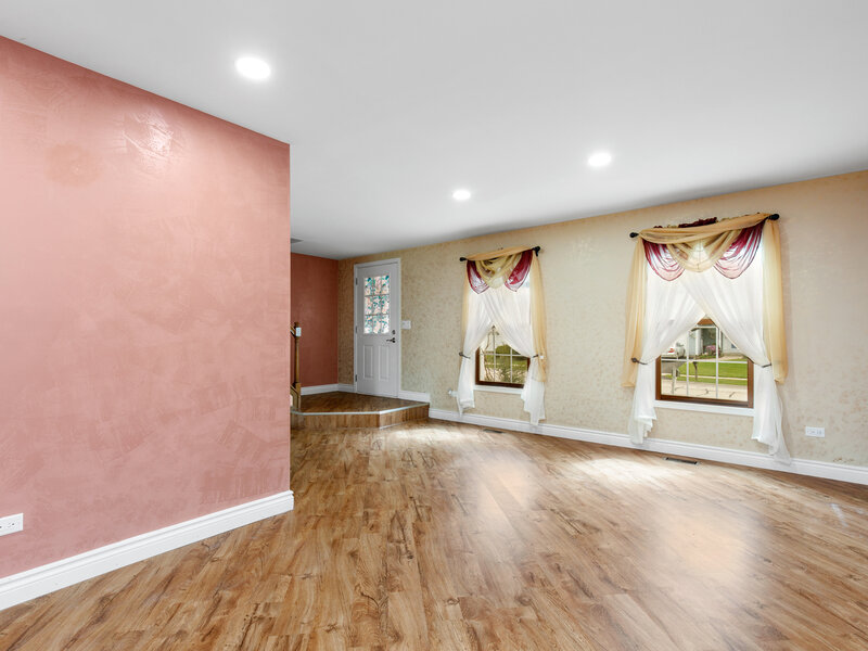 232 Saratoga Court Gurnee IL 60031