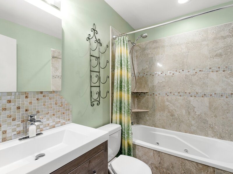 232 Saratoga Court Gurnee IL 60031