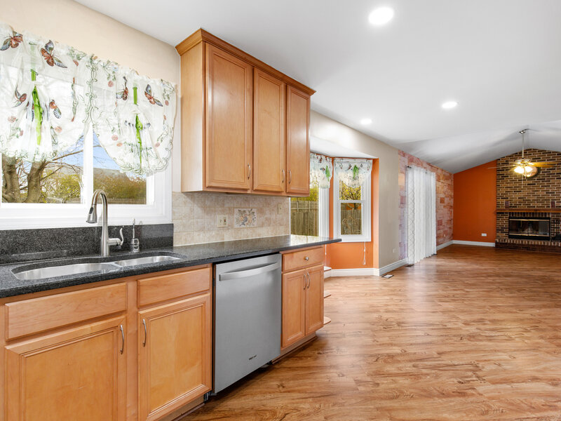 232 Saratoga Court Gurnee IL 60031