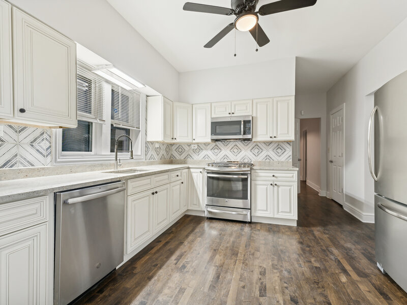 8423 S Colfax Avenue Chicago IL 60617