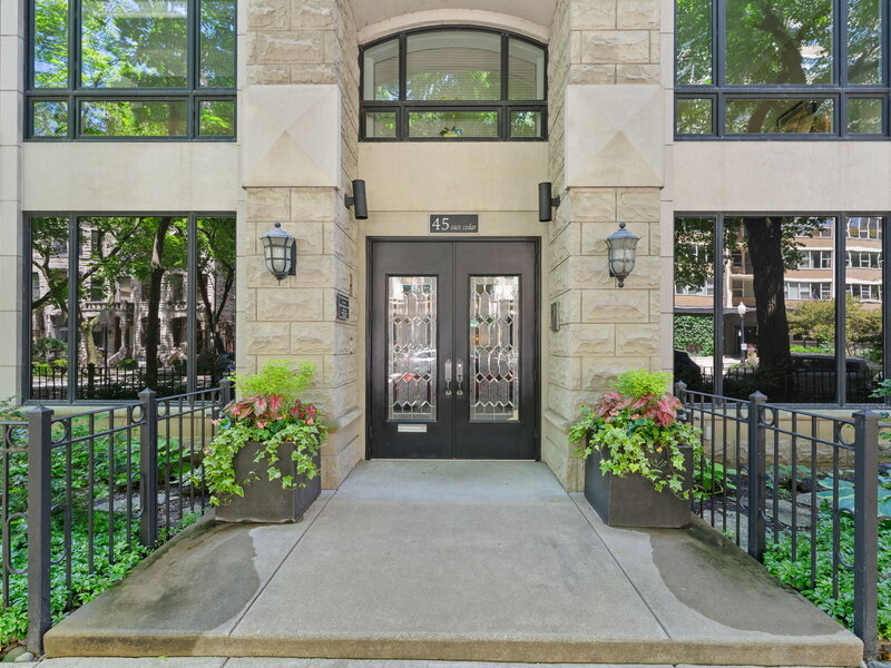 45 E Cedar Street Chicago IL 60611