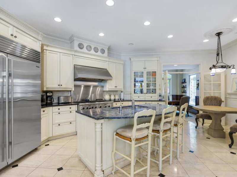 45 E Cedar Street Chicago IL 60611