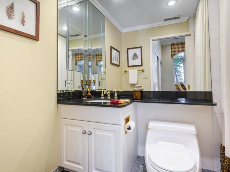 45 E Cedar Street Chicago IL 60611