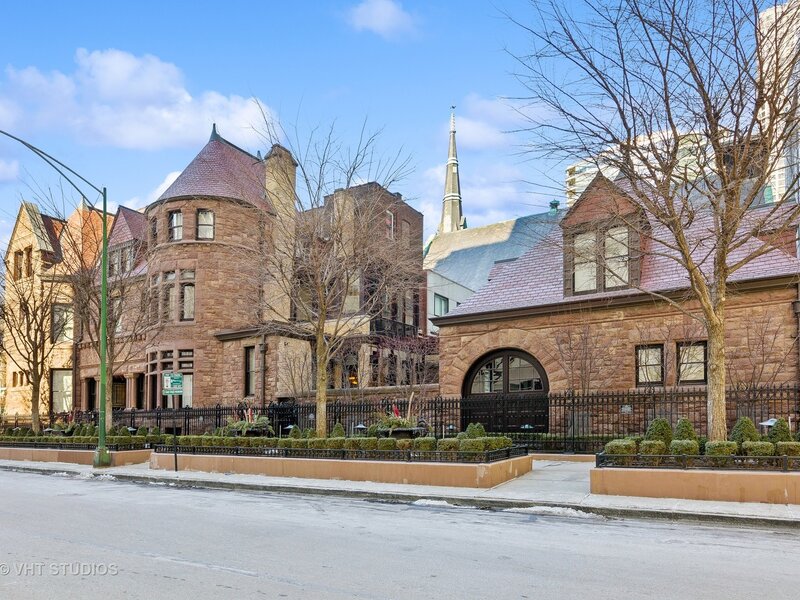915 N Dearborn Street Chicago IL 60610