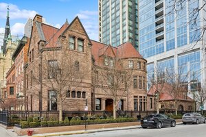 Photo of 915 N Dearborn Street Chicago IL 60610