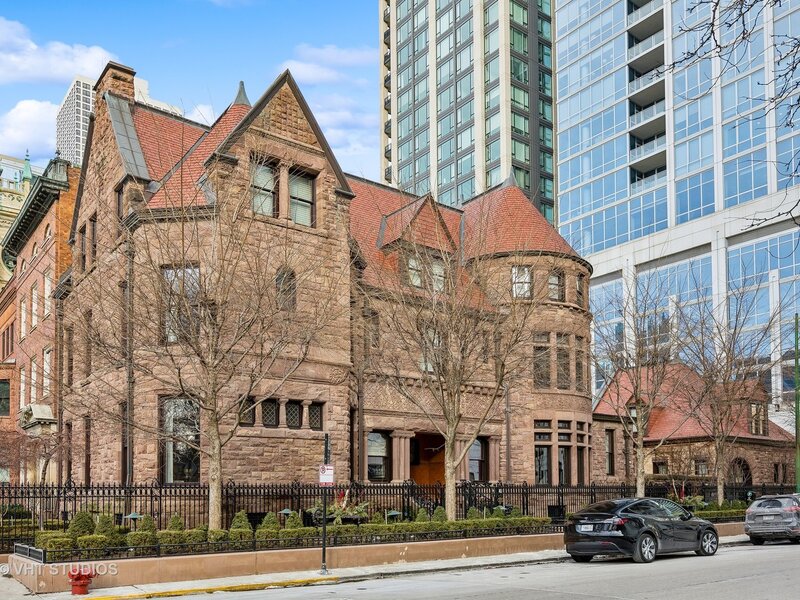 915 N Dearborn Street Chicago IL 60610