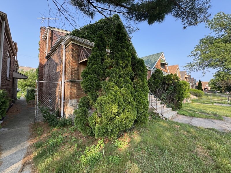 8371 S Baltimore Avenue Chicago IL 60617