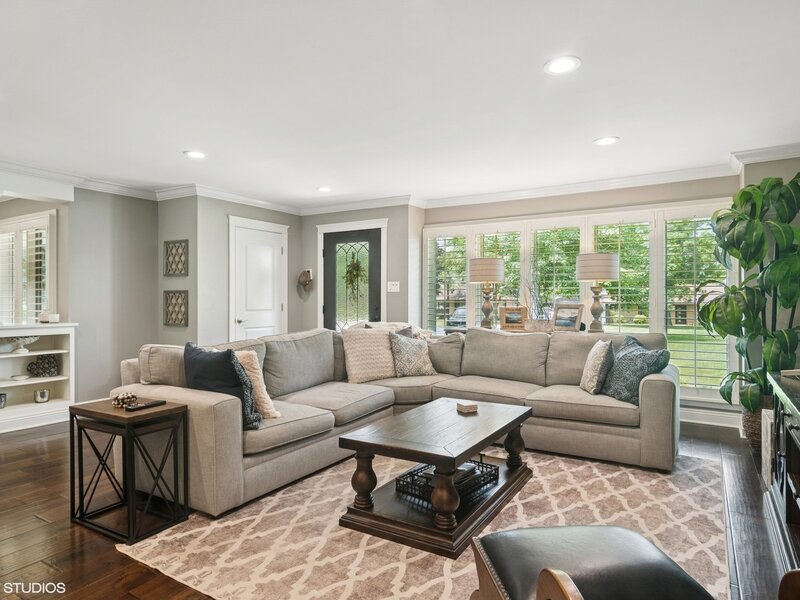 231 N Forest Court Addison IL 60101