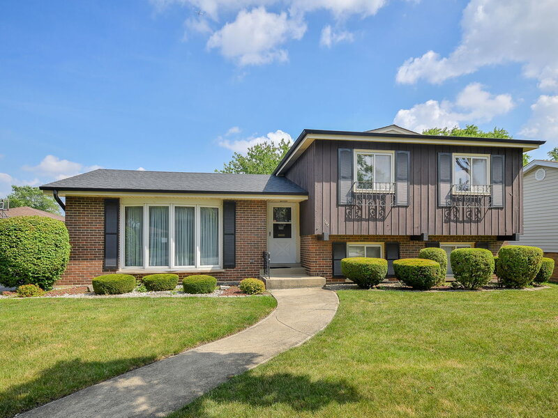 1702 W Stone Avenue Addison IL 60101