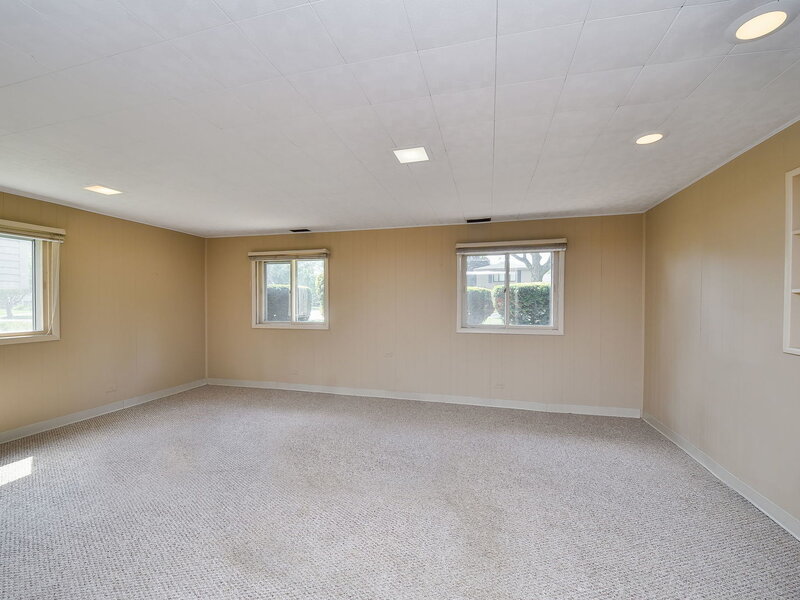 1702 W Stone Avenue Addison IL 60101