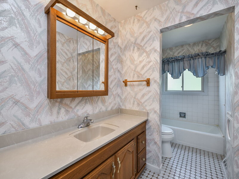 1702 W Stone Avenue Addison IL 60101
