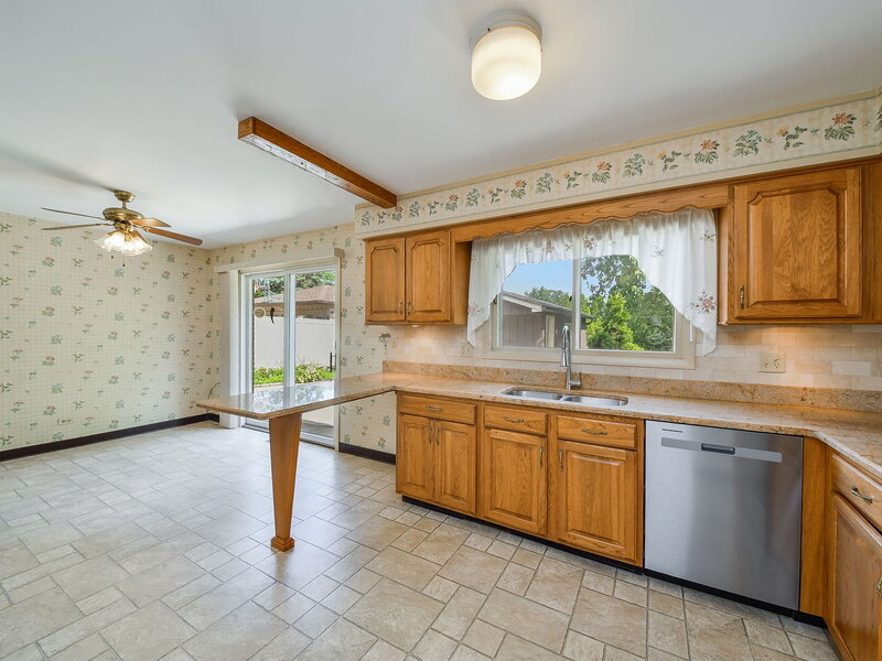 1702 W Stone Avenue Addison IL 60101