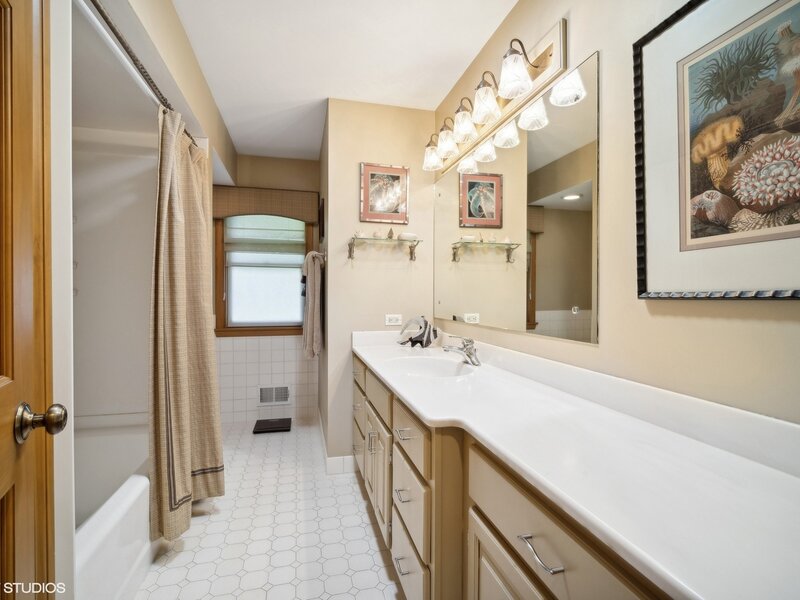 170 N Rainbow Road North Barrington IL 60010