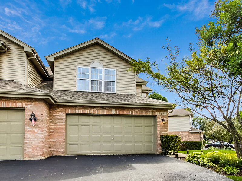 871 Rosebud Court Roselle IL 60172