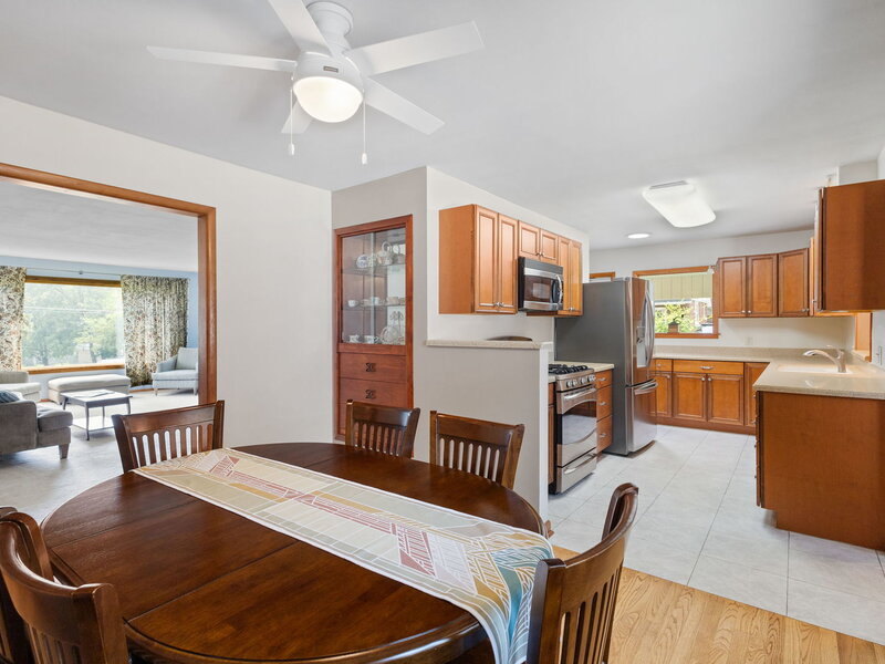 148 N Lincolnway North Aurora IL 60542
