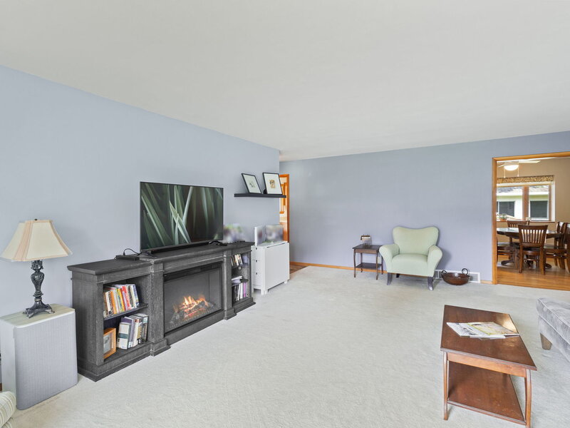 148 N Lincolnway North Aurora IL 60542