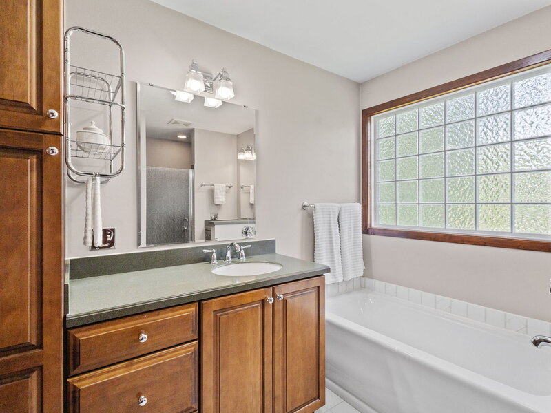 148 N Lincolnway North Aurora IL 60542
