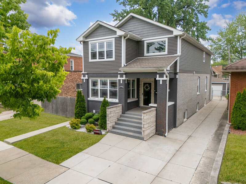 9124 S Bell Avenue Chicago IL 60643