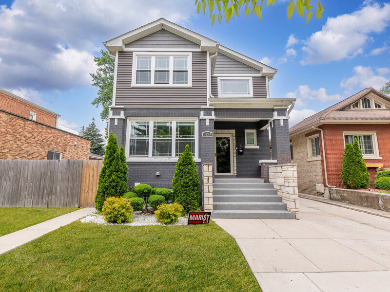 9124 S Bell Avenue Chicago IL 60643