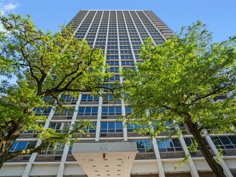 88 W Schiller Street Chicago IL 60610