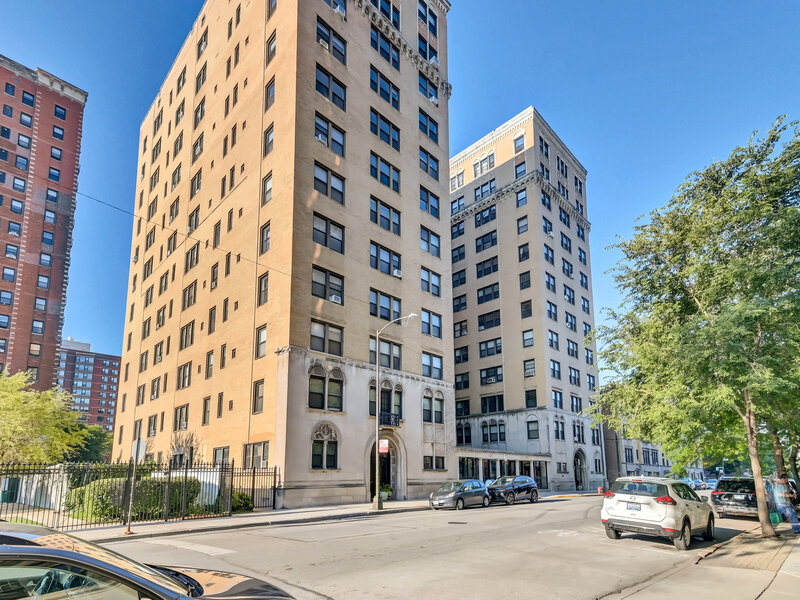 1755 E 55th Street Chicago IL 60615
