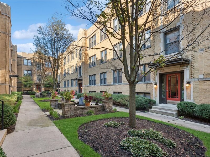 1354 W Estes Avenue Chicago IL 60626