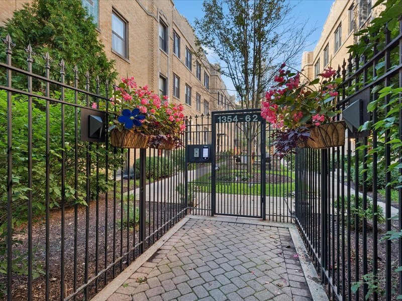 1354 W Estes Avenue Chicago IL 60626