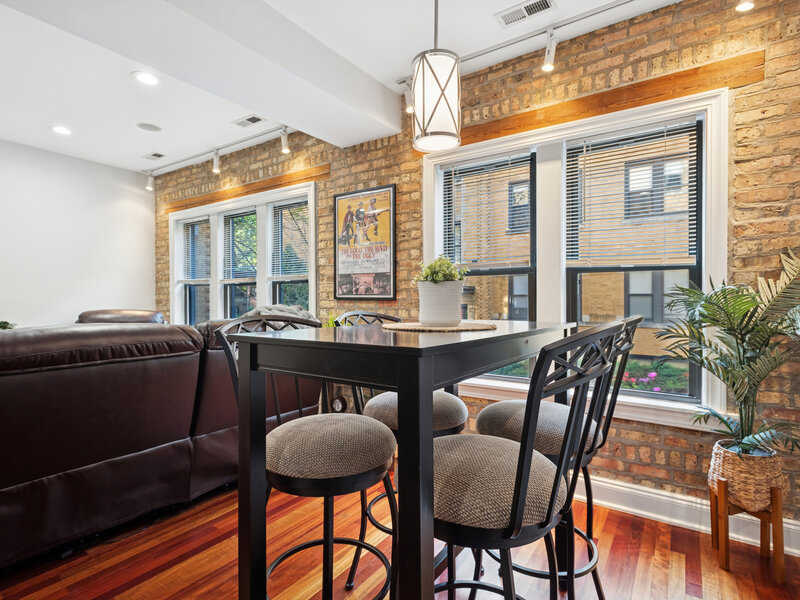 1354 W Estes Avenue Chicago IL 60626