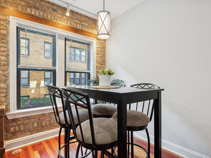 1354 W Estes Avenue Chicago IL 60626