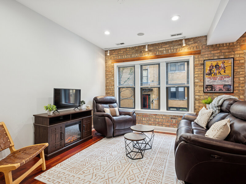 1354 W Estes Avenue Chicago IL 60626