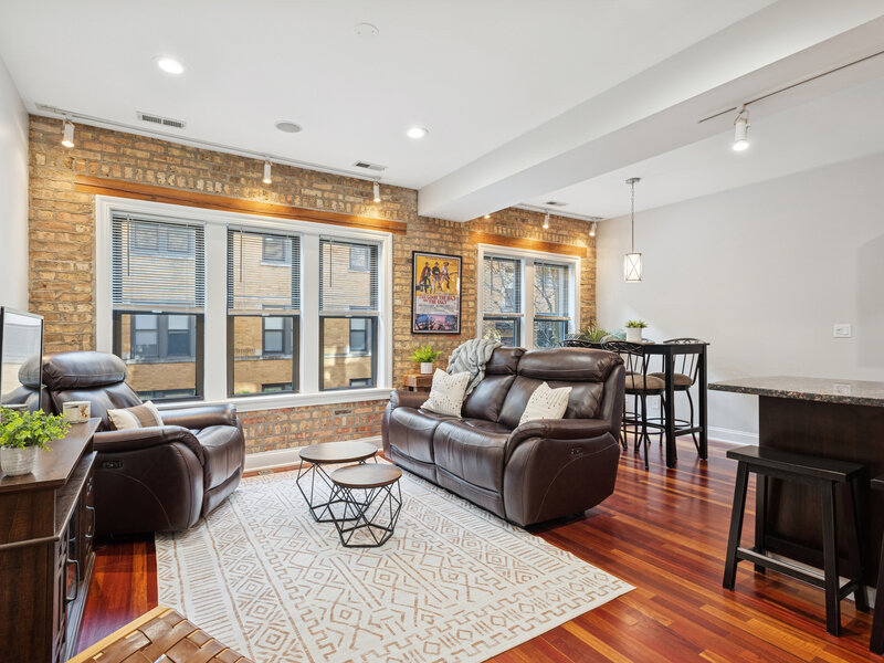 1354 W Estes Avenue Chicago IL 60626