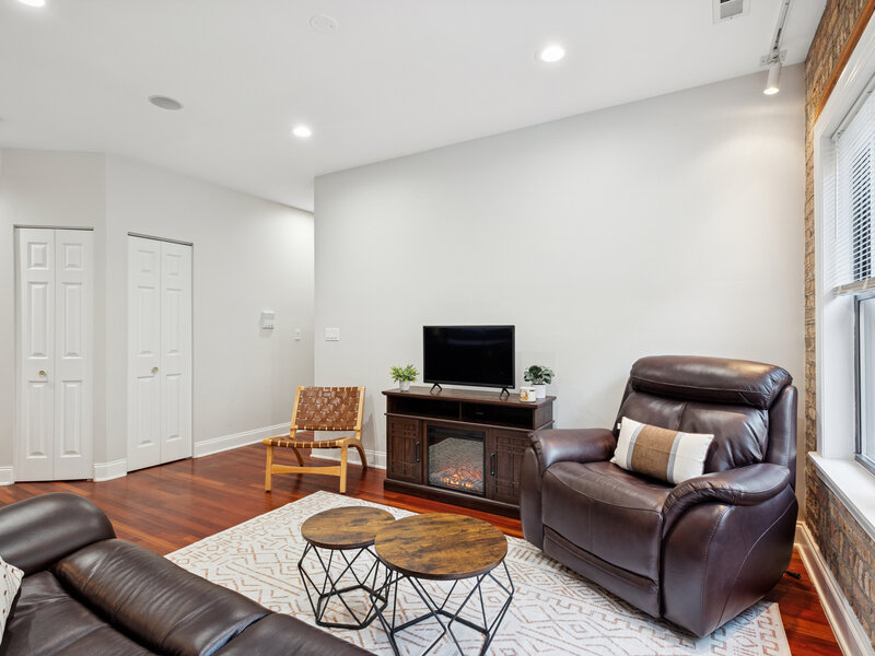 1354 W Estes Avenue Chicago IL 60626