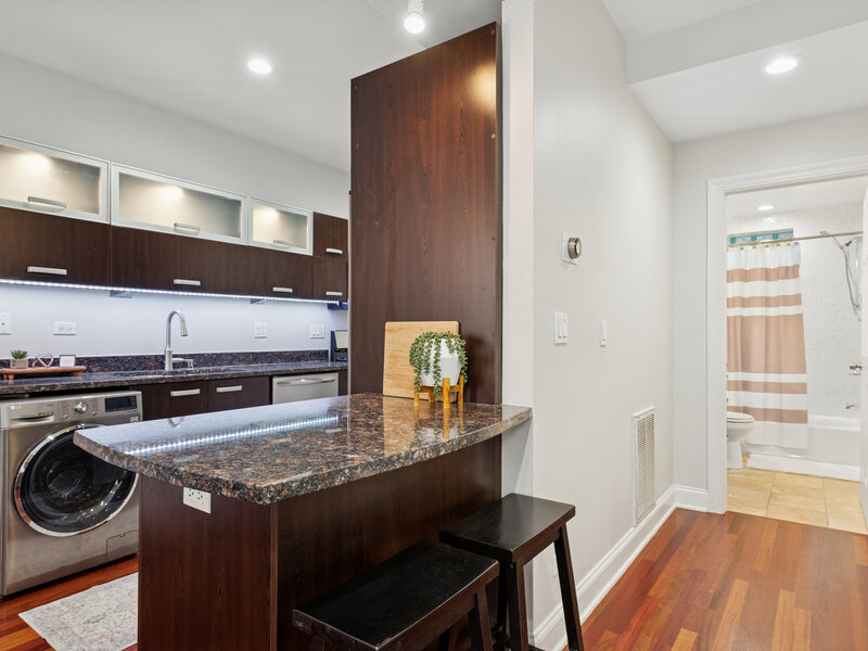 1354 W Estes Avenue Chicago IL 60626