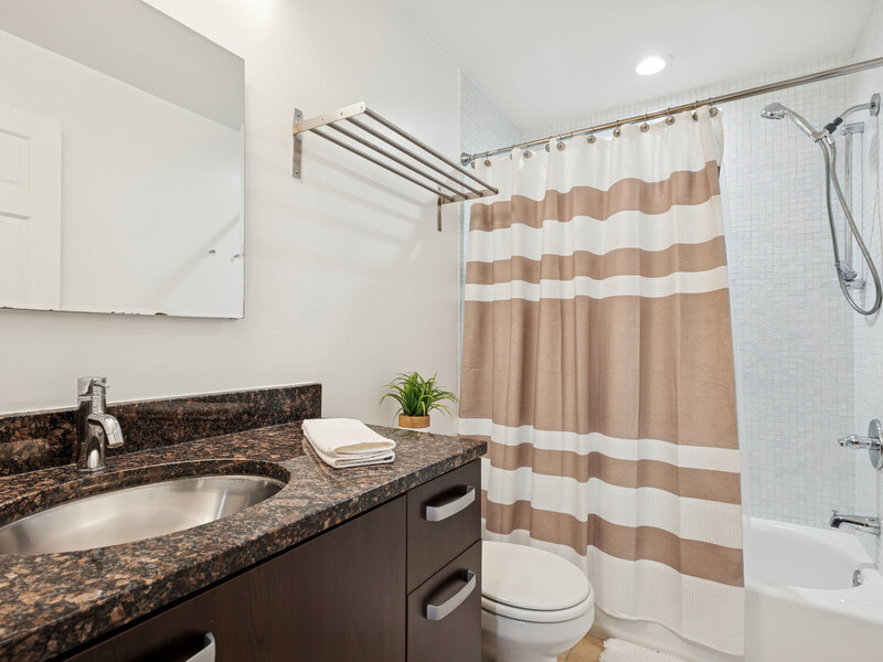 1354 W Estes Avenue Chicago IL 60626
