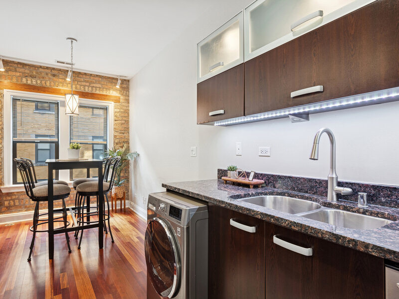 1354 W Estes Avenue Chicago IL 60626