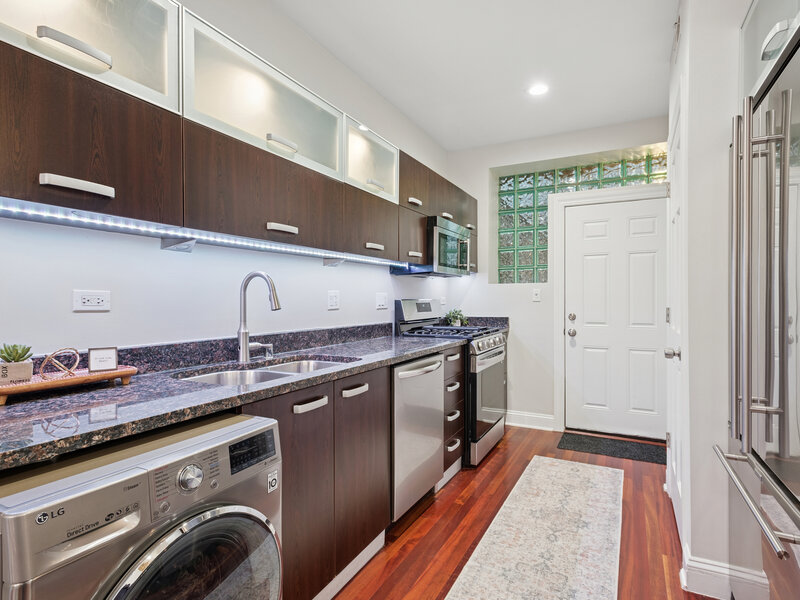 1354 W Estes Avenue Chicago IL 60626