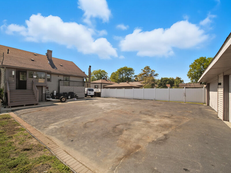 2616 Ridge Road Lansing IL 60438