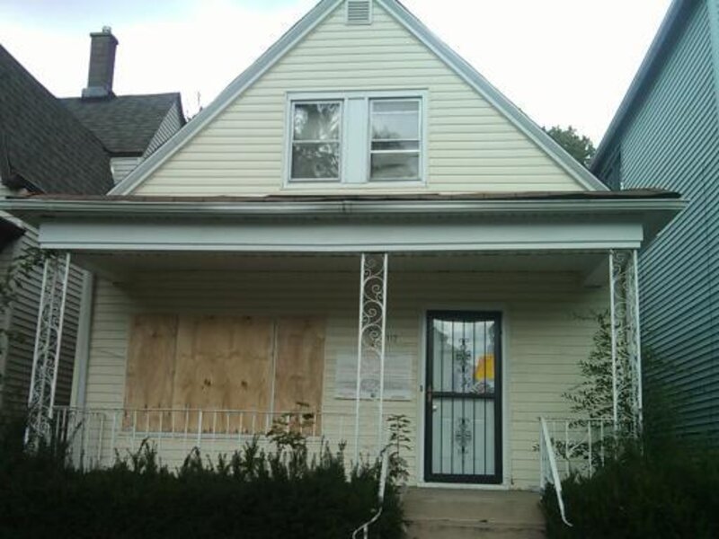 8112 S Escanaba Avenue Chicago IL 60617