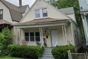 Photo of 8112 S Escanaba Avenue Chicago IL 60617