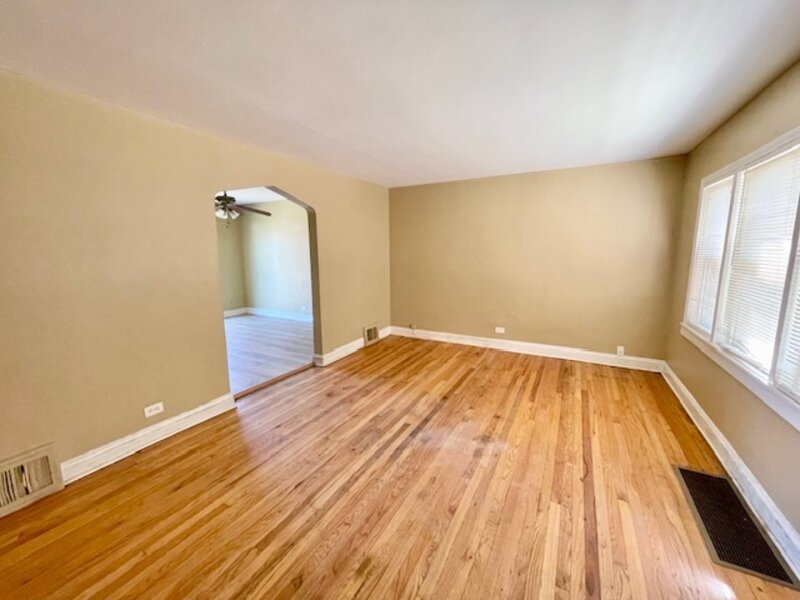 9247 S Sangamon Street Chicago IL 60620