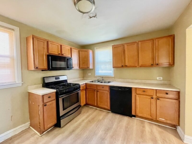 9247 S Sangamon Street Chicago IL 60620