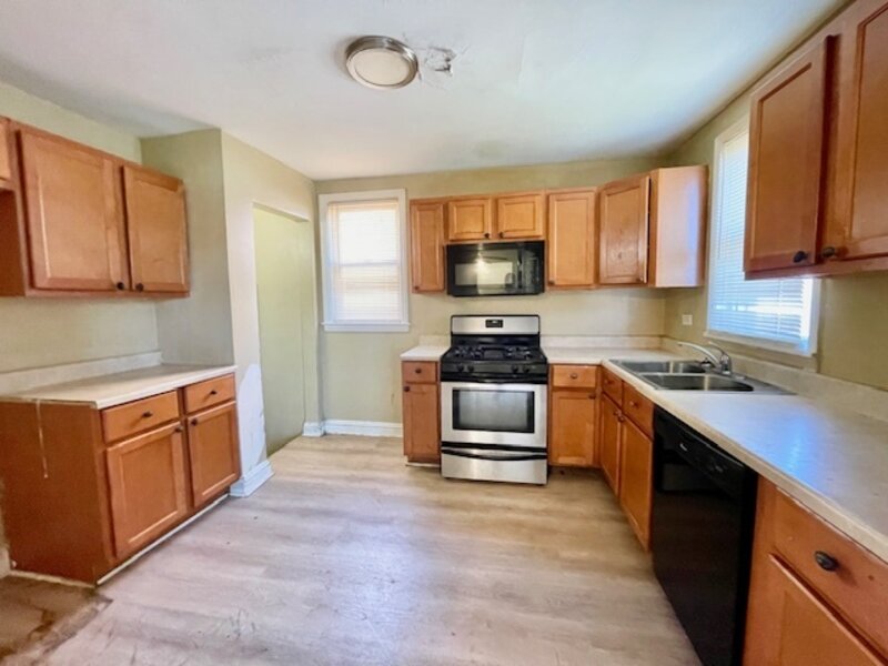9247 S Sangamon Street Chicago IL 60620