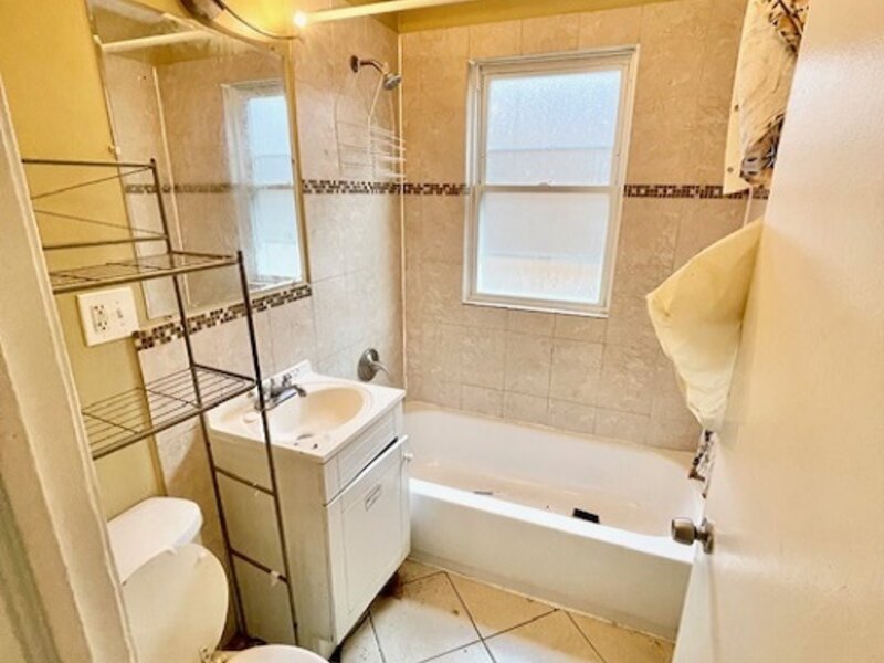 9129 S Chappel Avenue Chicago IL 60617