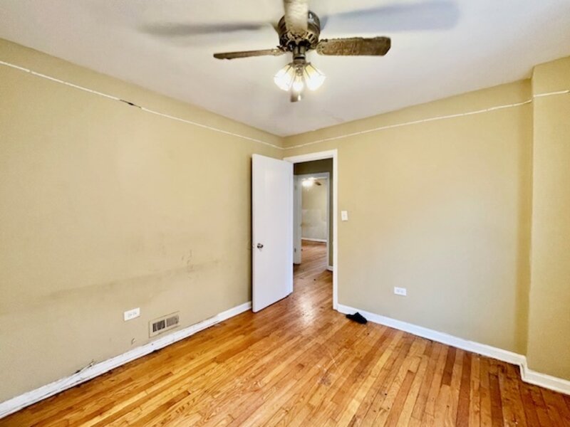 9129 S Chappel Avenue Chicago IL 60617