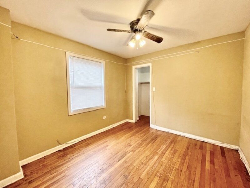9129 S Chappel Avenue Chicago IL 60617