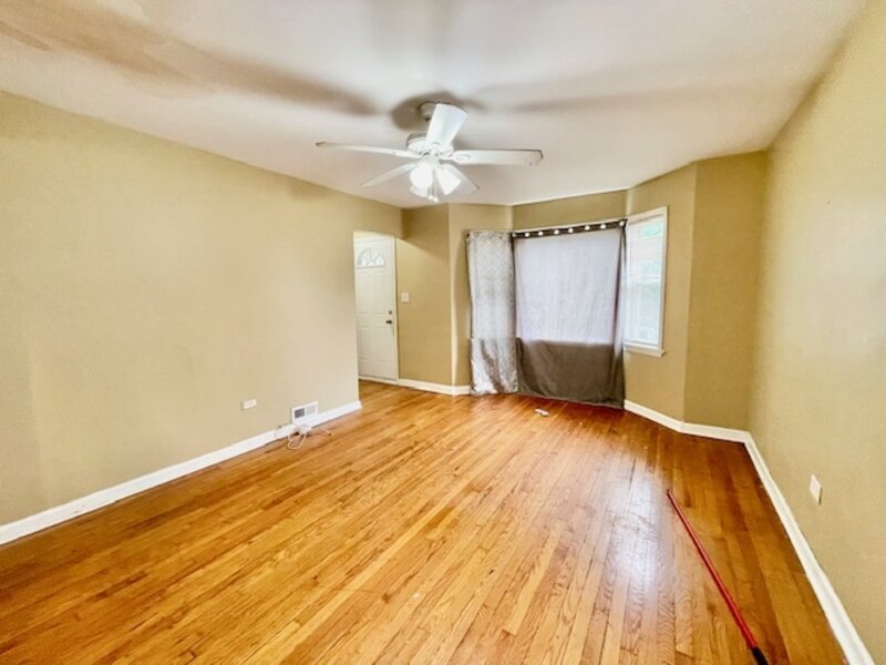 9129 S Chappel Avenue Chicago IL 60617