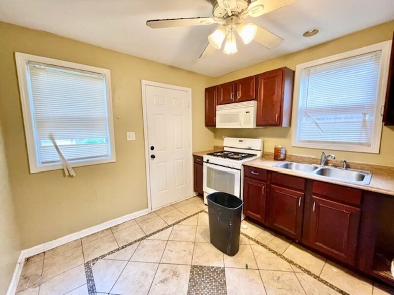9129 S Chappel Avenue Chicago IL 60617