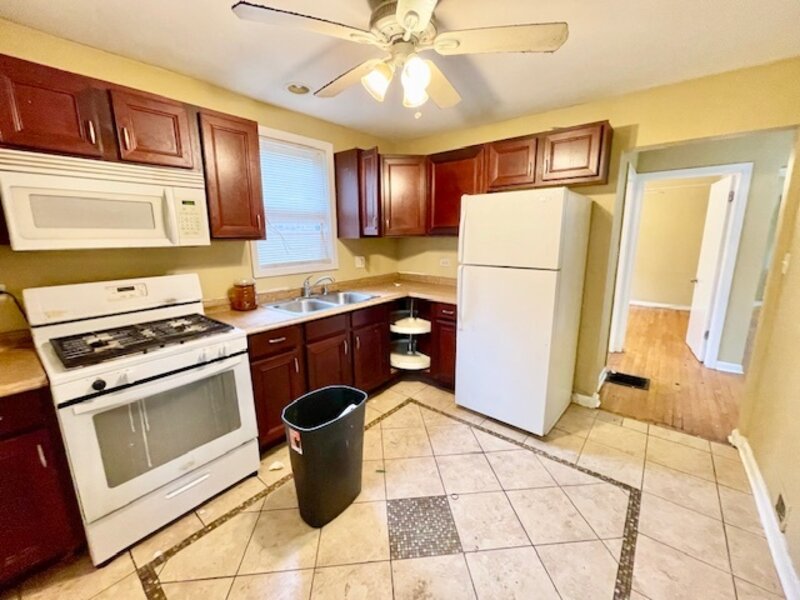 9129 S Chappel Avenue Chicago IL 60617
